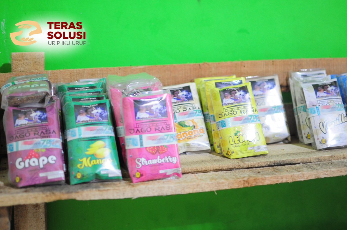 TerasSolusi's tweet photo. Berawal dari hobi ngelinting tembakau sendiri, Mas Hamdani, berinisiatif untuk mengawali usaha berjualan tembakau yang bernama Ahli Hisap tobacco https://t.co/ygv29hO9Nk