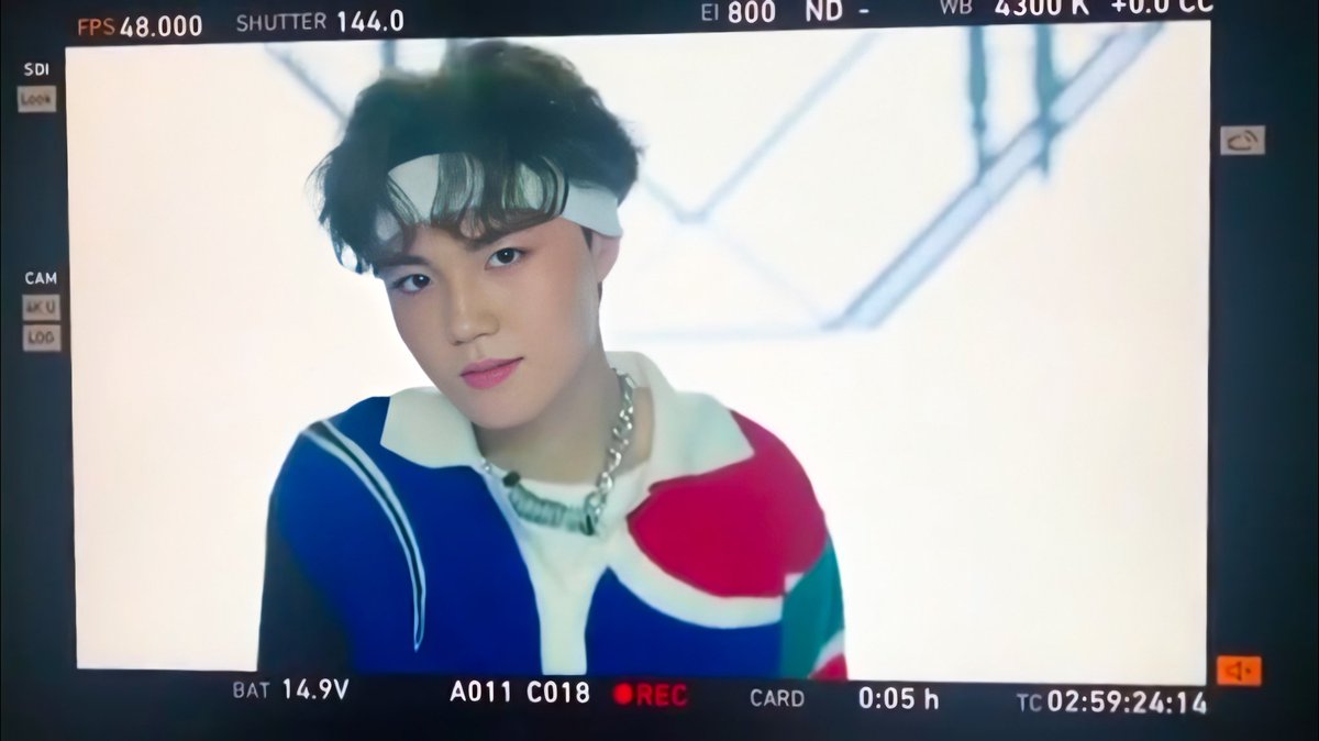 treasuresites's tweet photo. now doyoung, who do you think next is ??
#TREASURE #DOYOUNG #트레저 #SHOOTMV @treasuremembers https://t.co/NGqtBgP95D