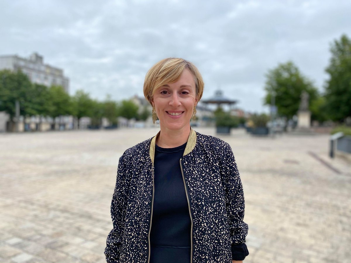 RadioGatine's tweet photo. [Economie] Laure Vincent, est la nouvelle présidente du club des entrepreneurs du Pays de Gâtine. A 38 ans, ce docteur en pharmacie à Pompaire,  devient seulement la seconde présidente  depuis sa création en 1977. Portrait. https://t.co/xSsAX1ssiB https://t.co/jEpBcm5jbR
