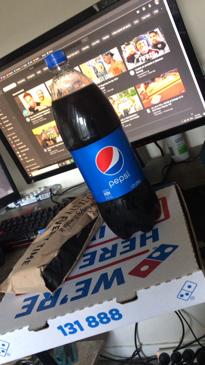 Puxzled's tweet image. 14 Today and @AyrsipeCFC bought me pizza for my birthday, heck yeah :)