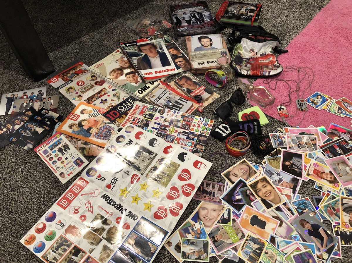 atziiiiiiiiin's tweet photo. ❤️ONE DIRECTION MERCH GIVEAWAYS❤️
i’ll be giving away books, cds, shirts, stickers, jewelry, ETC to MANY DIFFERENT PEOPLE please read the replies to understand how this is gonna work!
to enter:
- follow me
- like and rt
i suggest turning notifications on for updates!
ENDS ON 7/23 https://t.co/edF6BDTuVH