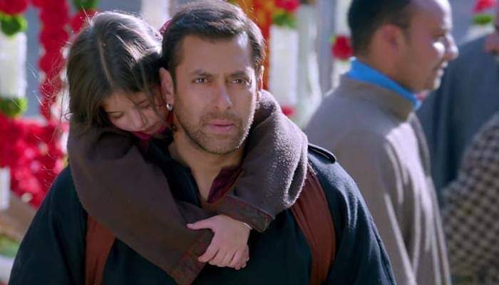 UpadhayaSubrat_'s tweet photo. On the day of EID,Hindus were enjoying Bhar Do Jholi and Muslims were enjoying Jai Jai Bajrang Bali...

5 YEARS OF ALL TIME BLOCKBUSTER BAJRANGI BHAIJAAN❤️
@BeingSalmanKhan   #5YearsOfBajrangiBhaijaan https://t.co/MglaegjwIB