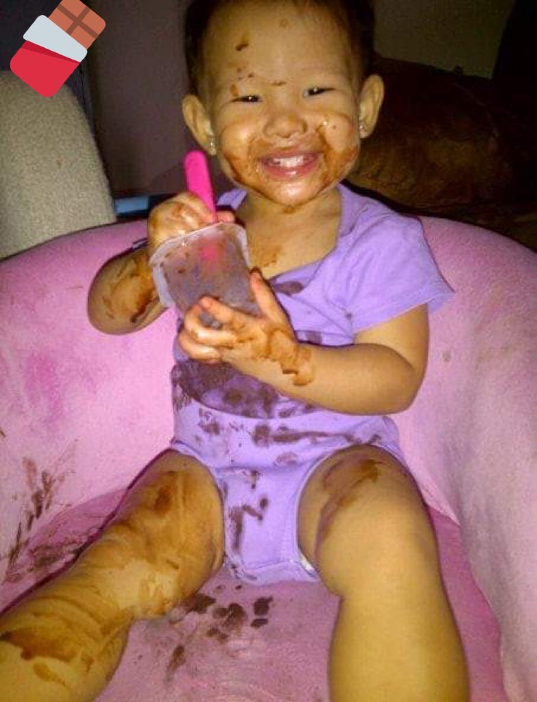 MonicaCC18's tweet photo. Mi hija #GiaMing comiendo chocolate pudding cuando tenía 1 año. Viendo fotos cuando estaba chiquita noté que muchassss de ella siempre eran alrededor de comida. https://t.co/xFAE13OCPl
