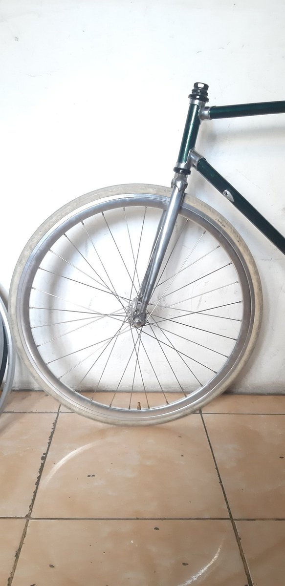 Wibi97302896's tweet photo. Wts Ws front campagnolo 650c 
Harga : 1,5 nego
Lokasi : klp. Gading JAKUT 
info lanjut : wa/085281428162
KKirim" insyaallah amanah  #fnfjb https://t.co/wcvzeNaUMK