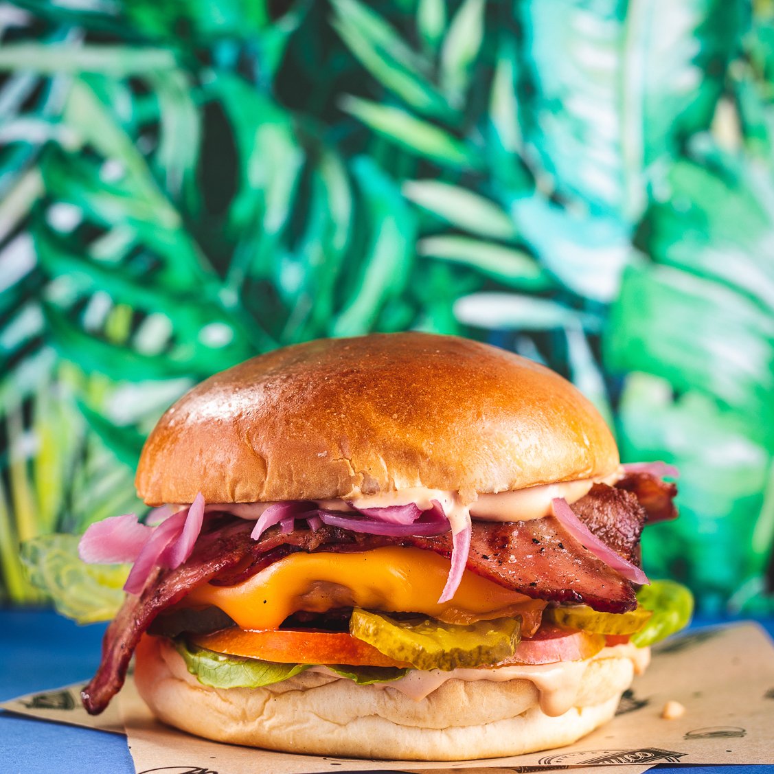 Cuando piensas en una burger clásica... piensas en una bacon cheese burger 🤤🤤🤤🍔🍔🍔.
.
.

#burger #burgerlover #anauco #anaucolovers #anaucoporn #soymuytop #estoyrellenodeamor #tanbuenaporfueracomopordentro #elcariñosenota