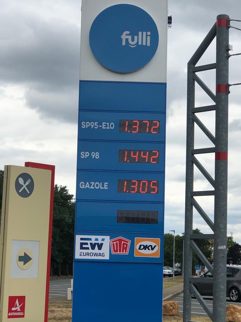 VINCIAutoroutes's tweet photo. #BonPlan⛽️ Chez #VINCIAutoroutes il est possible de faire le plein moins cher sur l’aire #TOTAL Access de Communay sur @A46Trafic. Pensez-y si vous passez au sud de Lyon 😉 https://t.co/oG3E3KDCYI