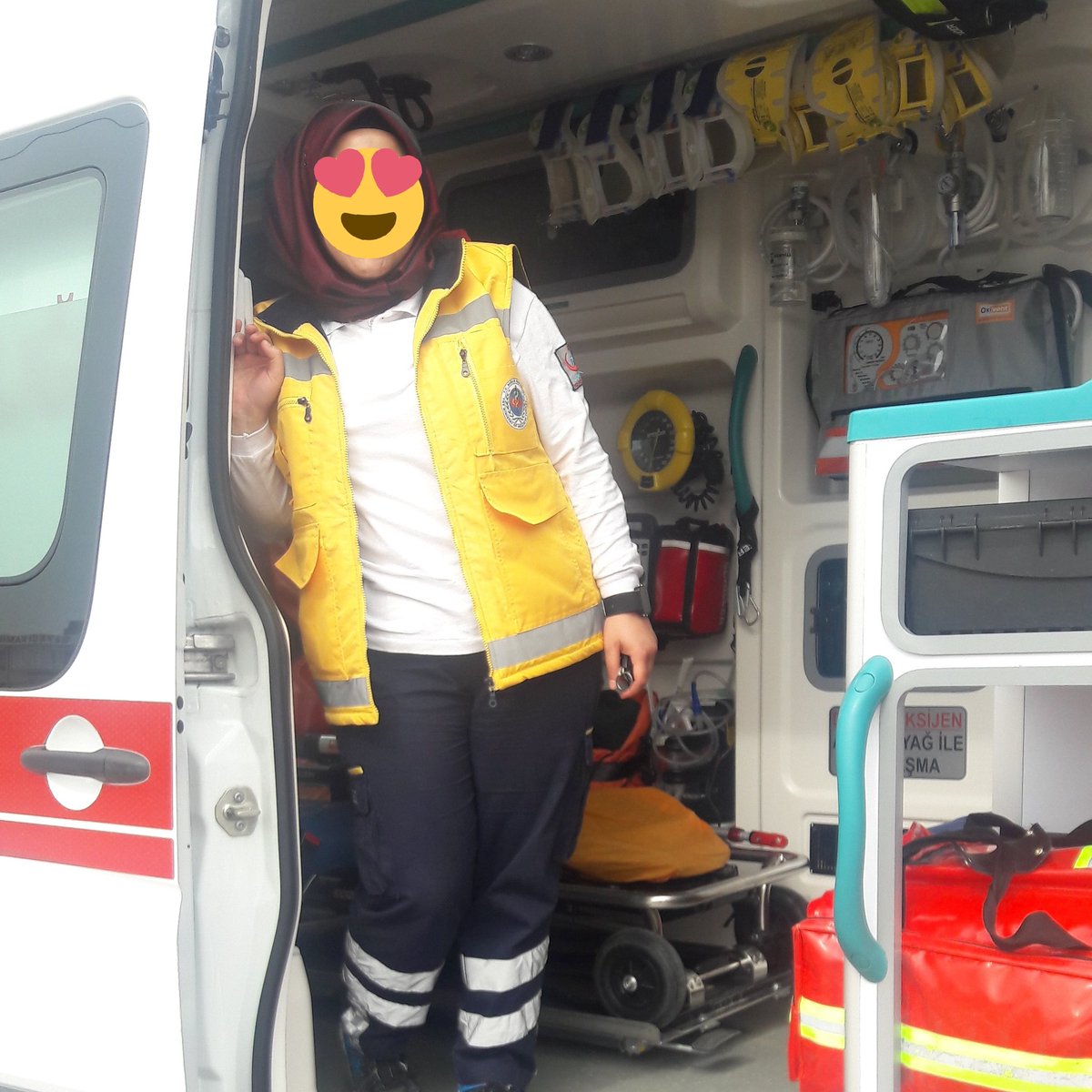 Herkes nasıl da mesleğini övüp duruyor.. Bilmiyorlar ki gecenin karanlığı çekildiğinde herkes en tatlı rüyalara daldığında bu vatan için çalışan nöbet tutan birileri var🙏 
#112