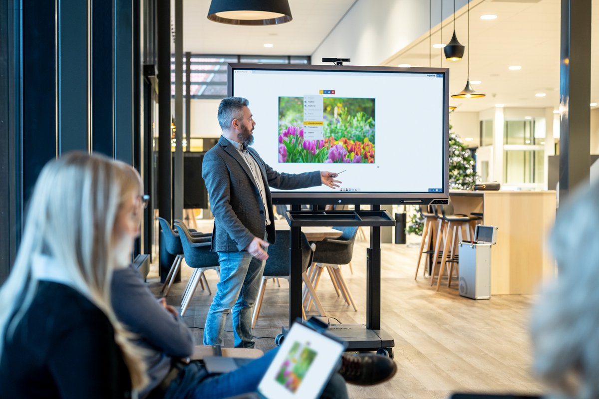 retostutz's tweet photo. Die Businesslösung von @ProwiseSchweiz verbessert die virtuelle Zusammenarbeit und bietet viele Anwendungen für digitale Meetings, Workshops, Schulungen, Vorträge und Veranstaltungen. https://t.co/9SyQJd11QN

#onlinemeeting #digitalworkspace #remoteworking #newwork #collaboration https://t.co/A84VtMP6iv