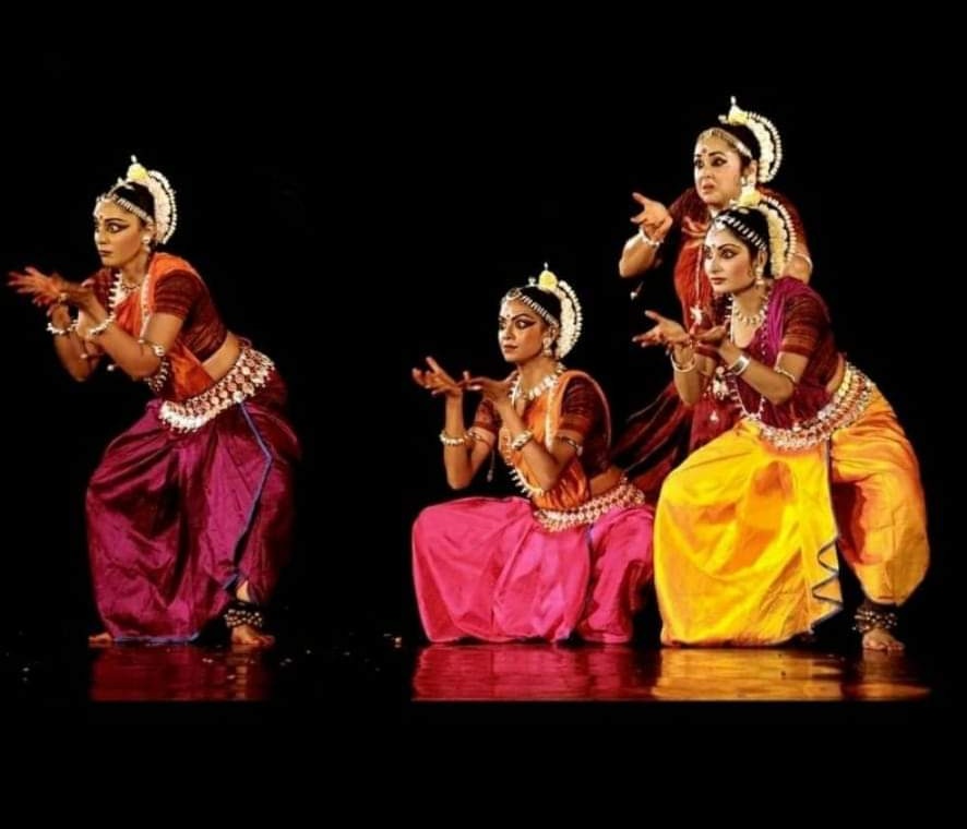 shachikaru's tweet photo. This made me chuckle π
1st slip, 2nd slip, 3rd slip and Gully! Thanks for this @Anuradha_D_18 @KarthikaVijay18 #Bharatanatyam #fieldingpositions #slipcordon https://t.co/OtkaajqLpC