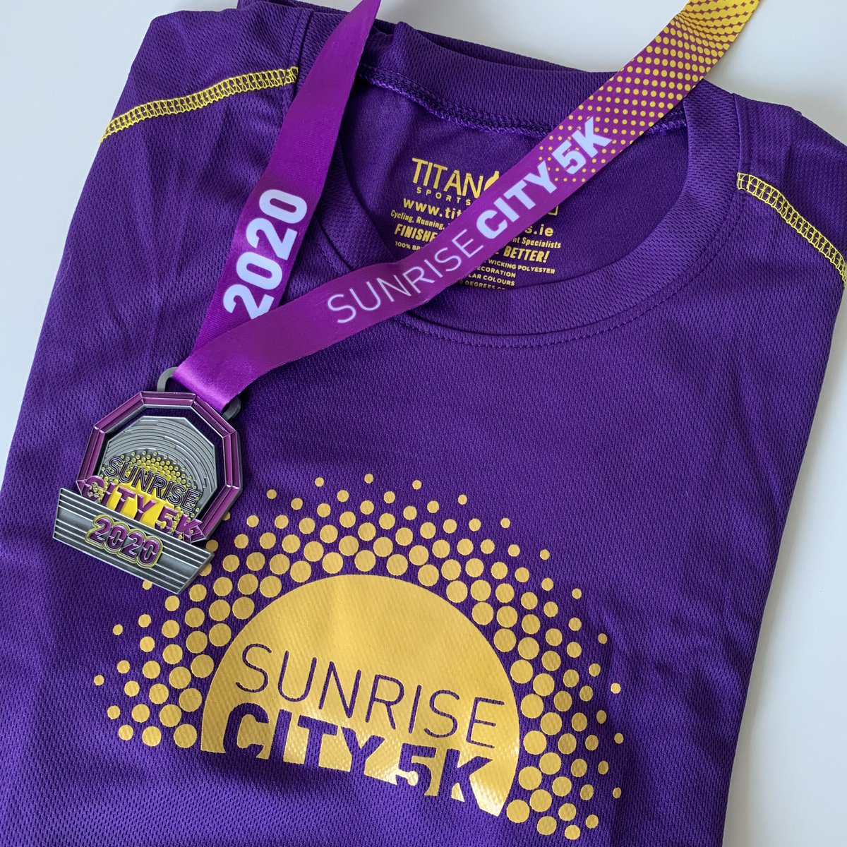 MissKMcD's tweet photo. Wahoo! Thanks @VirtualRunnerUK for my latest bit of #runningbling π the colour #sunrisecity #Bristol https://t.co/qgI83jfcFU