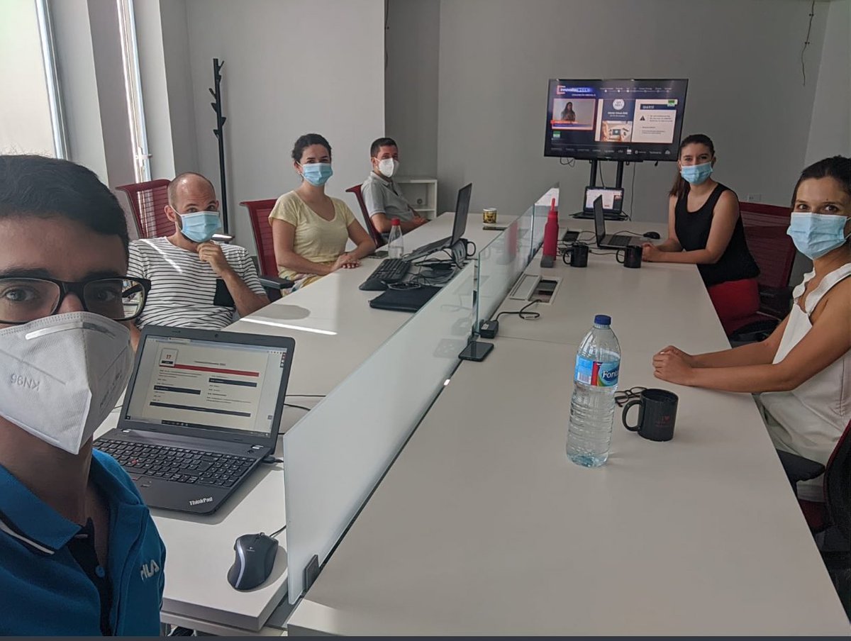 Innovalia_group's tweet photo. Nos llegan fotos de distintas oficinas del Grupo Innovalia (Sevilla y Amorebieta) en las que siguen la #InnovaliaWeek - Animaros a subir vuestras fotos, estamos deseando veros! https://t.co/jXjlEkeX9x