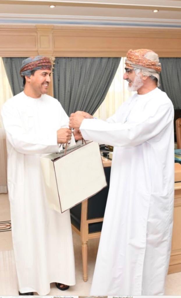 Halima98162162's tweet photo. غردت بالأمس في أساطيل العطاء الذين ترجلوا لعطاء أجمل واليوم أغرد في احد قباطنة هذا الاسطول ..سعادة الدكتور علي بن طالب الهنائي أحد القامات العلمية والقيادية..  تعلمت منه الكثير  واستنرت بفكره وبرؤاه وأفقه الشامل لتنمية القطاع الصحي ..أعطيتم فأجزلتم العطاء وإنا ببصيرتكم مكملون https://t.co/qV7h7Ze4MY