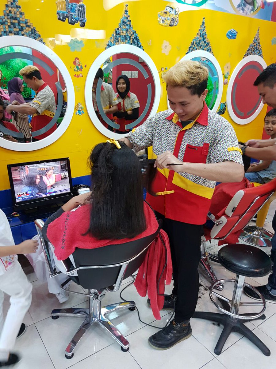Hey... We can do hair do for adult too...
Foto diambil sebelum pandemi Covid 19
Kami juga menyediakan produk produk perawatan rambut khusus anak anak
Hubungi kami (021) 78871011

kiddycutsmargocity.com
FB Kiddycuts Margocity
IG @kiddycutsmargocity

AYO KE KIDDYCUTS