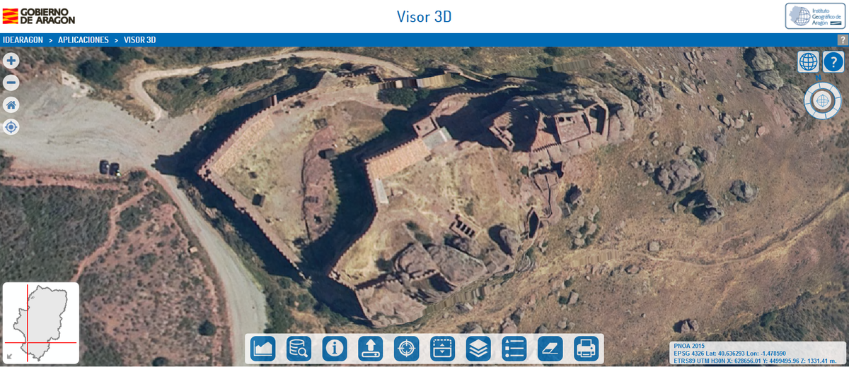 IGEAR_Aragon's tweet photo. Nuestra imagen para el #finde es para el #CastillodePeracense en la @ComarcaJiloca, #Teruel. Asentado sobre una prolongación rocosa de rodeno escarpada está rodeado de un entorno natural único.
Espectacular a vista de pájaro desde el #Visor3D de #IDEARAGON ¿verdad? https://t.co/ER2SSY1g9D
