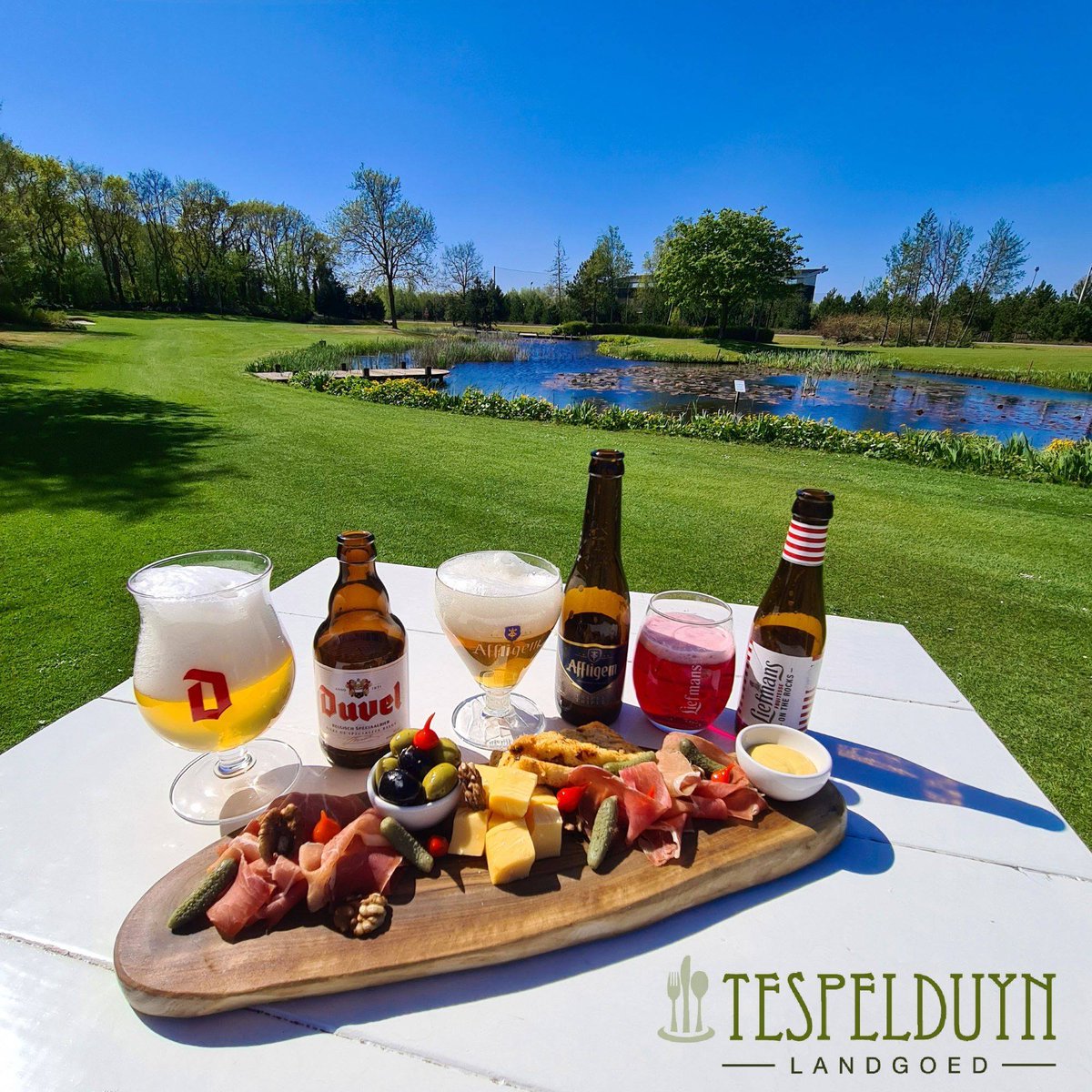 Vrijmibo

Begin het weekend goed bij Landgoed Tespelduyn!

Vanaf 16.30 uur vindt onze Vrijmibo plaats.
Komt u ook?