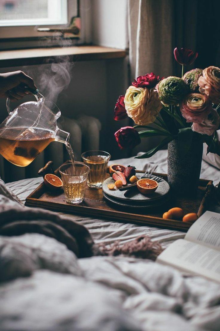author_night's tweet photo. Morning 🌞☕🌞 what are you up to this weekend? https://t.co/eOE65vWg7y