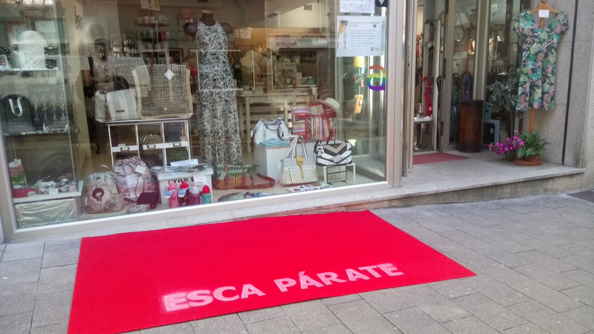 redenasa's tweet photo. Hoxe no Milladoiro #EscapÁrate Teatro desde os escaparates a partir das 19,30h zona rúa Anxeriz #AmesON #Chévere #TeatroComercioDeProximidade #TeatroPostCovid19 https://t.co/VnBOLH0mfK https://t.co/065idtrMBO