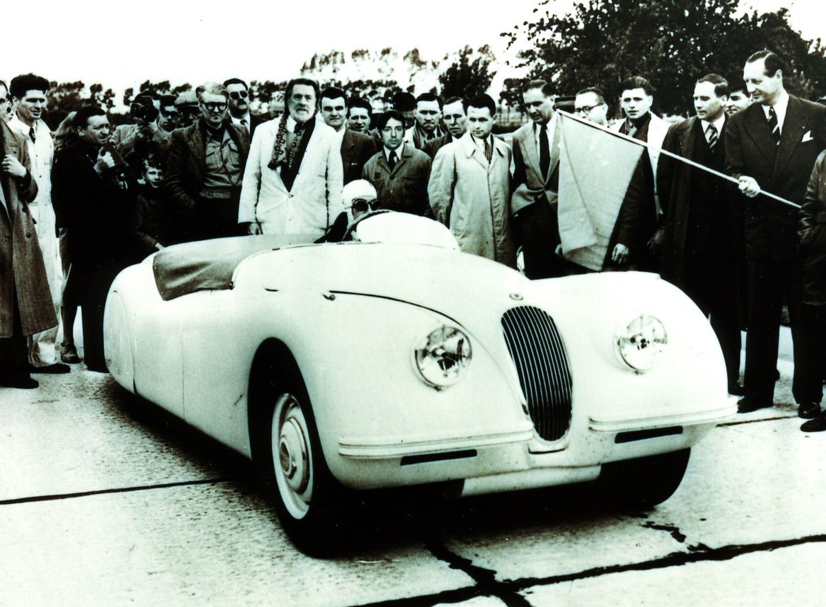 Can't beat some British motoring roylety to start the weekend #jaguar #classiccars