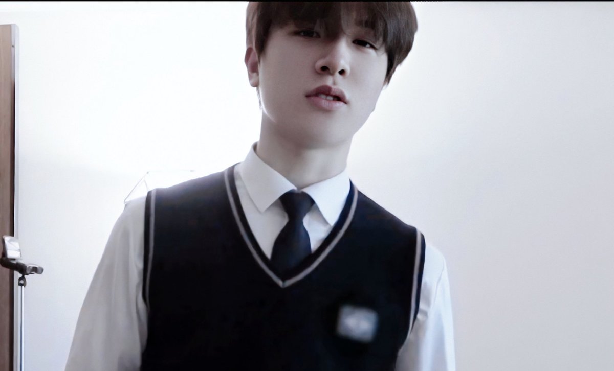 jsmtjyygyjbbjb's tweet photo. น้องเกิดปี 2005 อายุ 15 ยังหล่อขนาดนี้ https://t.co/Rm1pfAPKKY