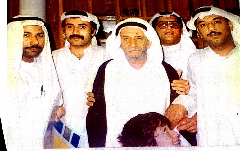 ale7qaqi's tweet photo. #الشيخ_الاوحد
#الاحقاقي
#الشيخية 
المرحوم مهدي الصفار بواحمد وابراهيم الصفار بومحمد وفيصل الرامزي وجدي المرحوم هلال المطوع مع المرحوم الحاج الشيخ عبدالله المزيدي https://t.co/06SfYweFFG