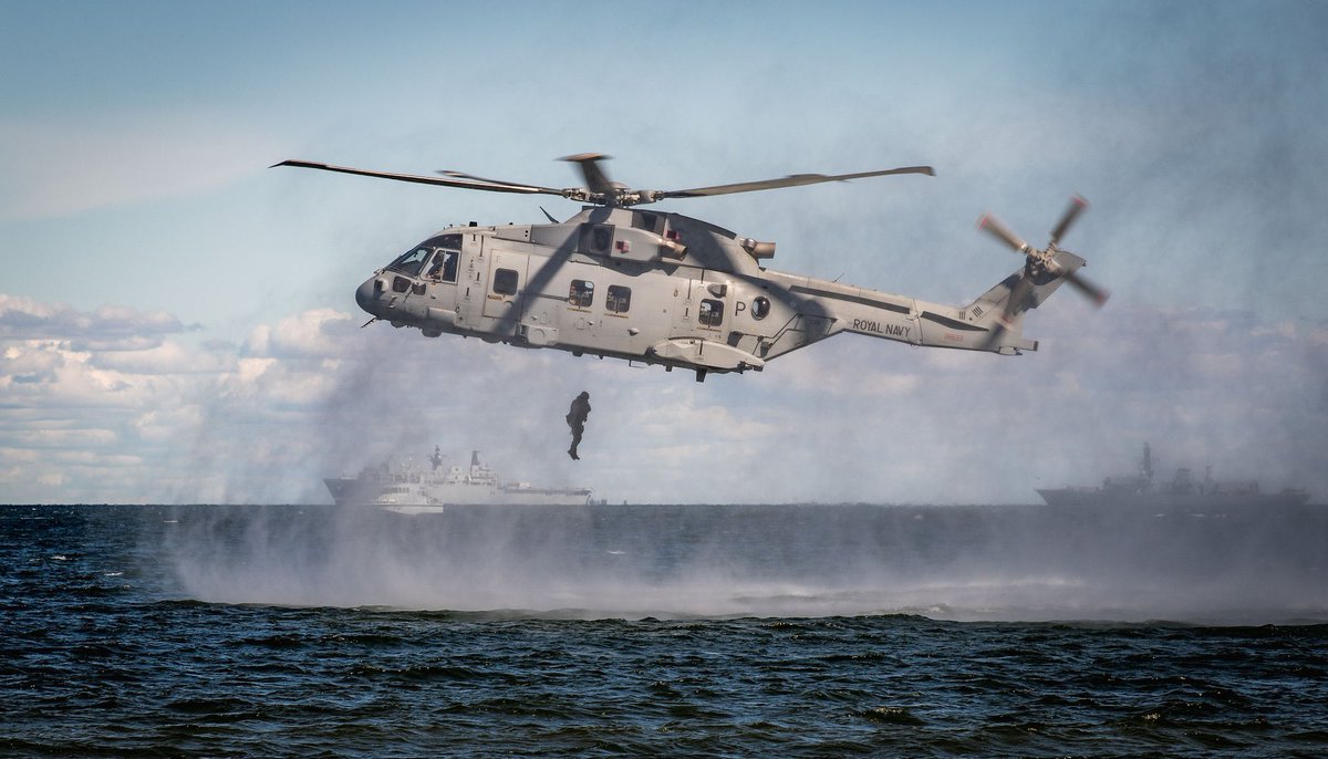 ComdLittoralSG's tweet photo. 👇Still our favourite photo from #BalticProtector in 2019, a great opportunity to operate with #NATO Allies and Northern European partners from the #JEF
���🇰 🇳🇱 🇳🇴 🇫🇮 🇸🇪 🇱🇻 🇱🇹 🇪🇪 🇬🇧 https://t.co/pZ1LE3gmH7