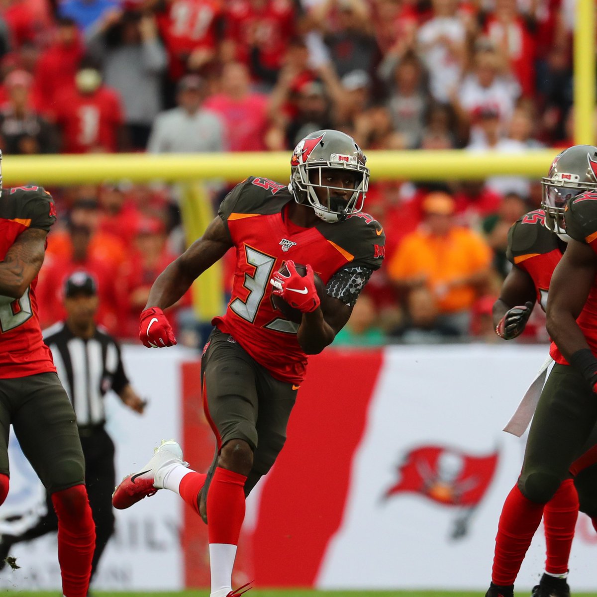 PFF_Buccaneers's tweet photo. Jamel Dean ended his rookie campaign in stellar fashion

He had the 2nd highest PFF Coverage Grade for all CBs over the last 8 weeks (weeks 10-17) of 2019 with an 89.8 - trailing only Stephon Gilmore's 89.9 during that span

#GoBucs https://t.co/ij2y4HTPKa