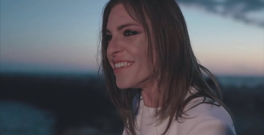 recmediapromo's tweet photo. Su #youtube il video del nuovo di @LoredanaErrore 🎶
Immergiamoci ne #èlavitacheconta 🌊
#recmedia #azzurramusic #loredanaerrore https://t.co/UawIj4Y2pV https://t.co/zKp3TciBG6
