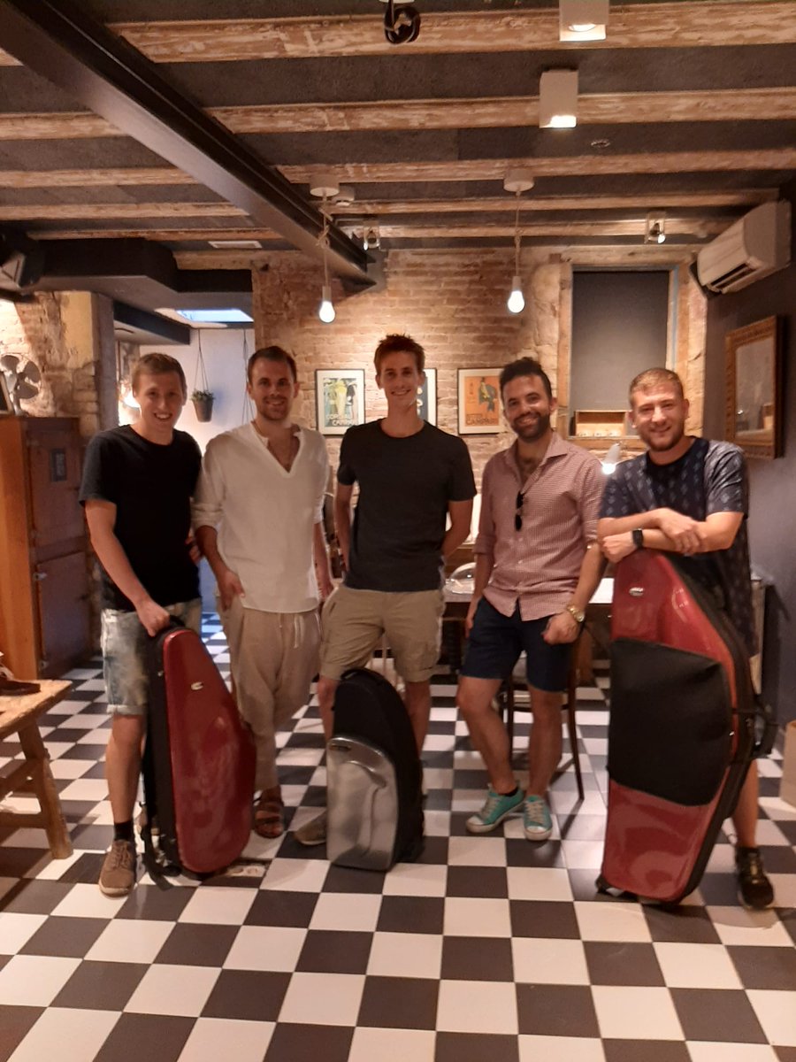 .<a href="/HOSTALGRAU/">Hostal Grau Bcn</a>, membre del #BarcelonaSustainableTourism, ja es troba en plena activitat. 

Avui han rebut a <a href="/kebyart/">KEBYART</a> Ensemble, el multi premiat grup de saxofonistes d’origen barceloní i amb base a Suïssa

bit.ly/3eFh5tr