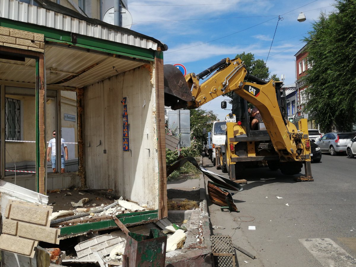 <a href="/lexandrGurkin/">Александр Гуркин</a> @Tblchoblin <a href="/DUI_Samara/">ДУИ го Самара</a> @SODEDDS <a href="/E_Lapushkina/">Елена Лапушкина</a> <a href="/D_Azaroff/">Дмитрий Азаров</a> <a href="/Khinshtein/">Александр Хинштейн</a> <a href="/ZakirMuratov/">Закир</a> Сегодня судебные приставы производят снос киоска на пересечении улиц Галактионовкой и В. Высоцкого, мешавший местным жителям.