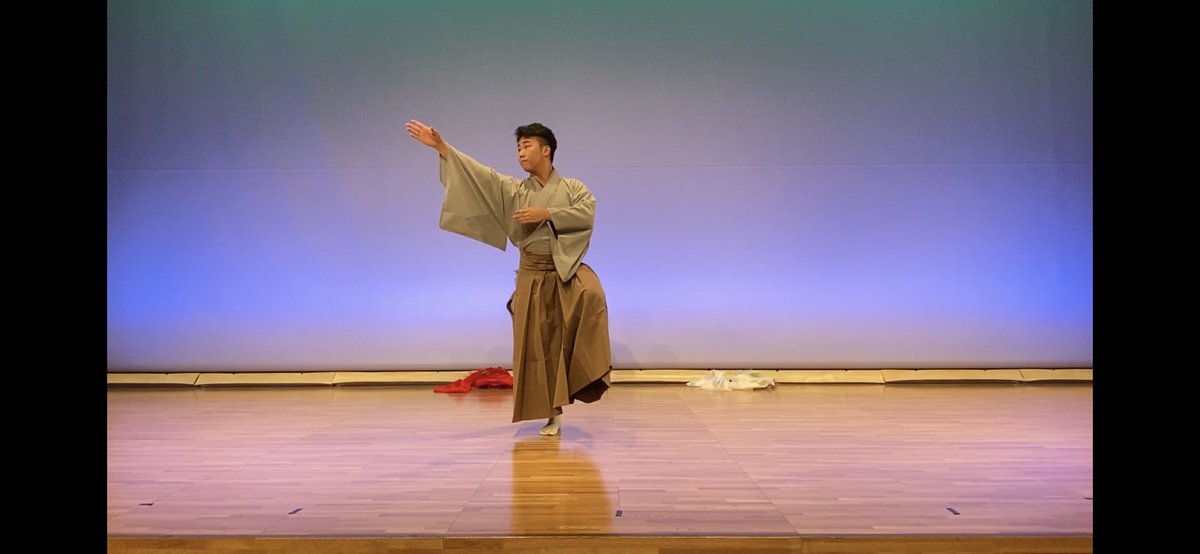 buyou_azaz's tweet photo. 千舞祭、いよいよ明日です！(14:30〜)
千翠流舞ショー(15:15くらいから)
🌸祭　
🌸青い河へ
🌸猫の子
🌸神田祭
🌸さくら音頭
今年は入場無料です。是非遊びにいらしてください！ https://t.co/4HlbBkno14