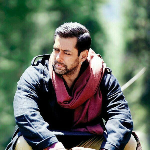 There was a lot of things which makes Bajrangi Bhaijaan a MASTERPIECE, one of which is the film was made on the Love & Glorification between people's of two countries. India and Pakistan. The 2nd best thing of the film was Character BAJRANGI who is all about self believe.