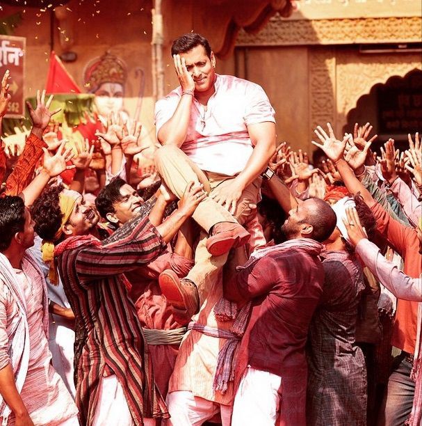 There was a lot of things which makes Bajrangi Bhaijaan a MASTERPIECE, one of which is the film was made on the Love & Glorification between people's of two countries. India and Pakistan. The 2nd best thing of the film was Character BAJRANGI who is all about self believe.