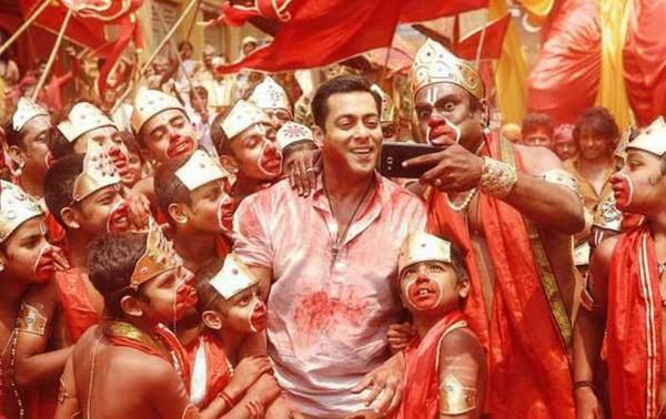 Salman khan made an entry and the crowd went berserk.! An EUPHORIA in theatre's that only Salman khan can generate. There was also a interval Block scene which in my opinion is the best scene of the film. Hanuman Chalisa BGM & Emotions of Salman khan made it legendary.