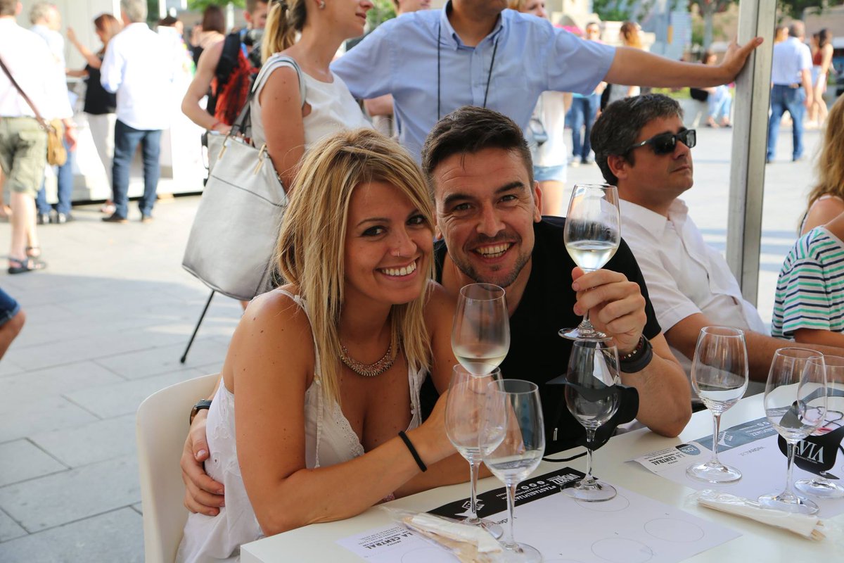 tastingriedel's tweet photo. Tot el que necessites és amor i una #Riedel.
--
Pic: @vijazzpenedes
--
#Tastingriedel #tastingevents #MyRiedel #wineglass #alquilerdecopas #MomentoRiedel @riedel_spain
••
🔴Som #Euroselecció https://t.co/XkJmpnASBa