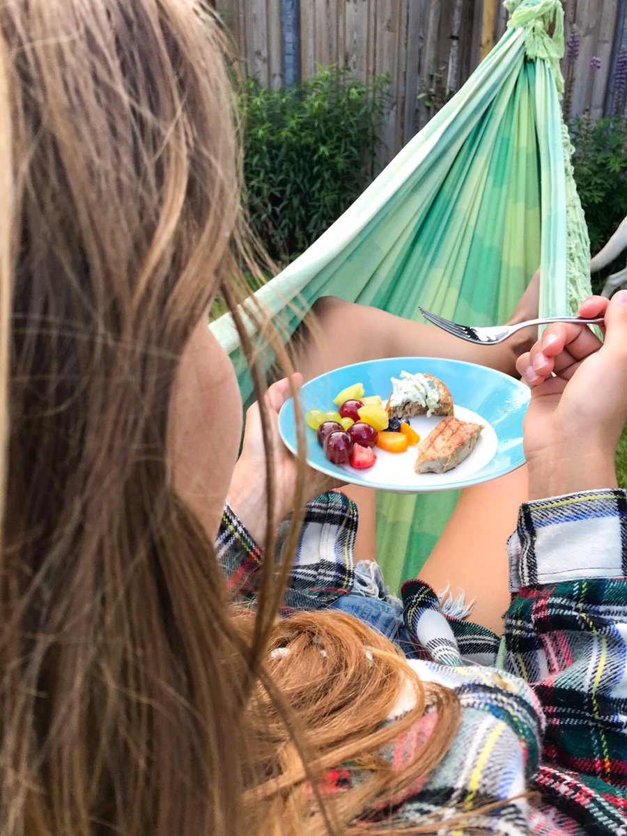 debuurman_nu's tweet photo. Grillmasters en BBQ lovers opgelet! ♨️ Na een aantal flinke regenbuien is het dit weekend weer tijd voor zonneschijn en daar mag een barbecue natuurlijk niet bij ontbreken! ☀️Bestel hier https://t.co/okWSSK4j9W 

#bbq #barbecue #barbecuetime #barbecueseizoen #groentespiesjes https://t.co/2TUKasxp74