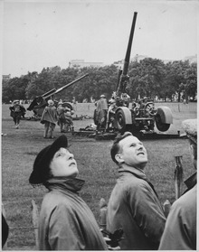 Responsibility for the protection of London belonged to 1st Anti-Aircraft Division, with more than 120 heavy guns. The rest of the south-east was the responsibility of the 6th Anti-Aircraft Division, with nearly 200 heavies, including the new 3.7 & 4.5 inch.