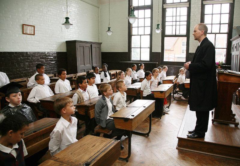 RedBarney's tweet photo. All those schools who have always taught with students in rows, facing forward; must be laughing their socks off now.... https://t.co/oDoRxxxXPw