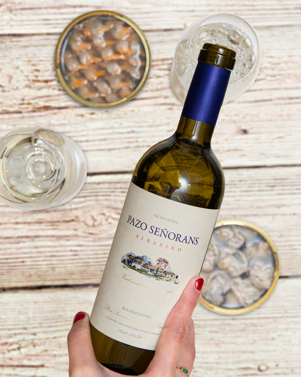CalidoscopiVins's tweet photo. 2019 es la nueva añada de Pazo Señorans. Un albariño muy fresco y con un carácter muy varietal, con más de 5 meses en contacto con sus lías durante los que ha ganado en complejidad. Un blanco preciso y profundo de una bodega imprescindible de Rías Baixas #vinodeldía https://t.co/BYeTsmg4Li