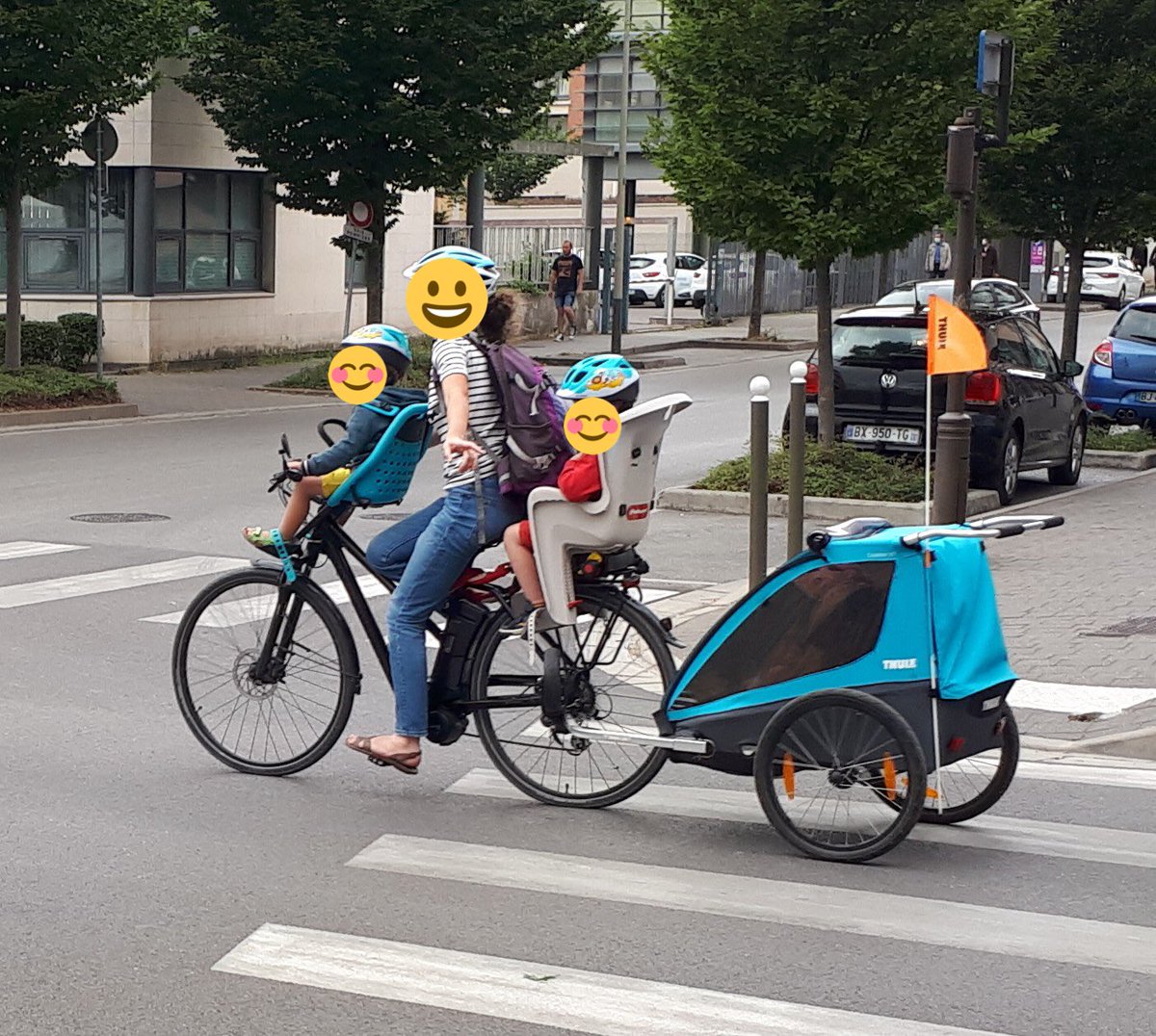damienmalezet's tweet photo. Et on fait comment pour se déplacer avec 3 enfants quand on n'a pas de #voiture ?? 
➡️ il y a les #okvroomer 
➡️ et les autres ⤵️
#solutionvelo #velotaf #velo #reims #famille https://t.co/hyW9BSjWrK