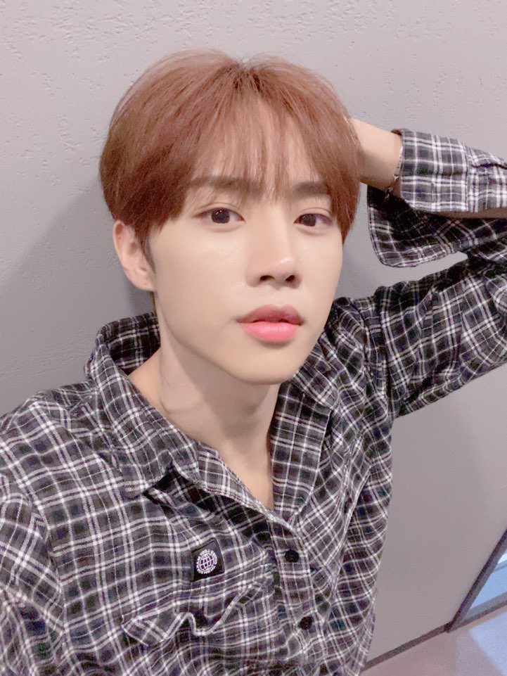 WE_THE_BOYZ's tweet photo. [선우] 오늘은 너무 더운 것 같아요 🥵 더비는 시원한 하루 되길 ㅎㅎ https://t.co/VhO8H1YowK