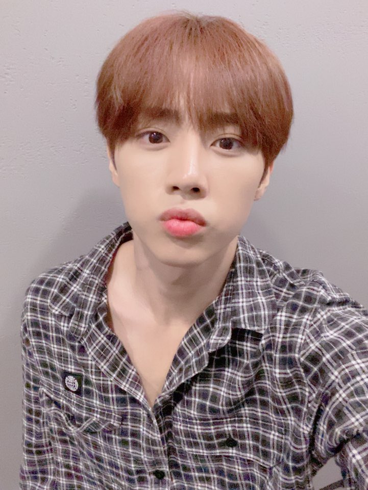 WE_THE_BOYZ's tweet photo. [선우] 오늘은 너무 더운 것 같아요 🥵 더비는 시원한 하루 되길 ㅎㅎ https://t.co/VhO8H1YowK