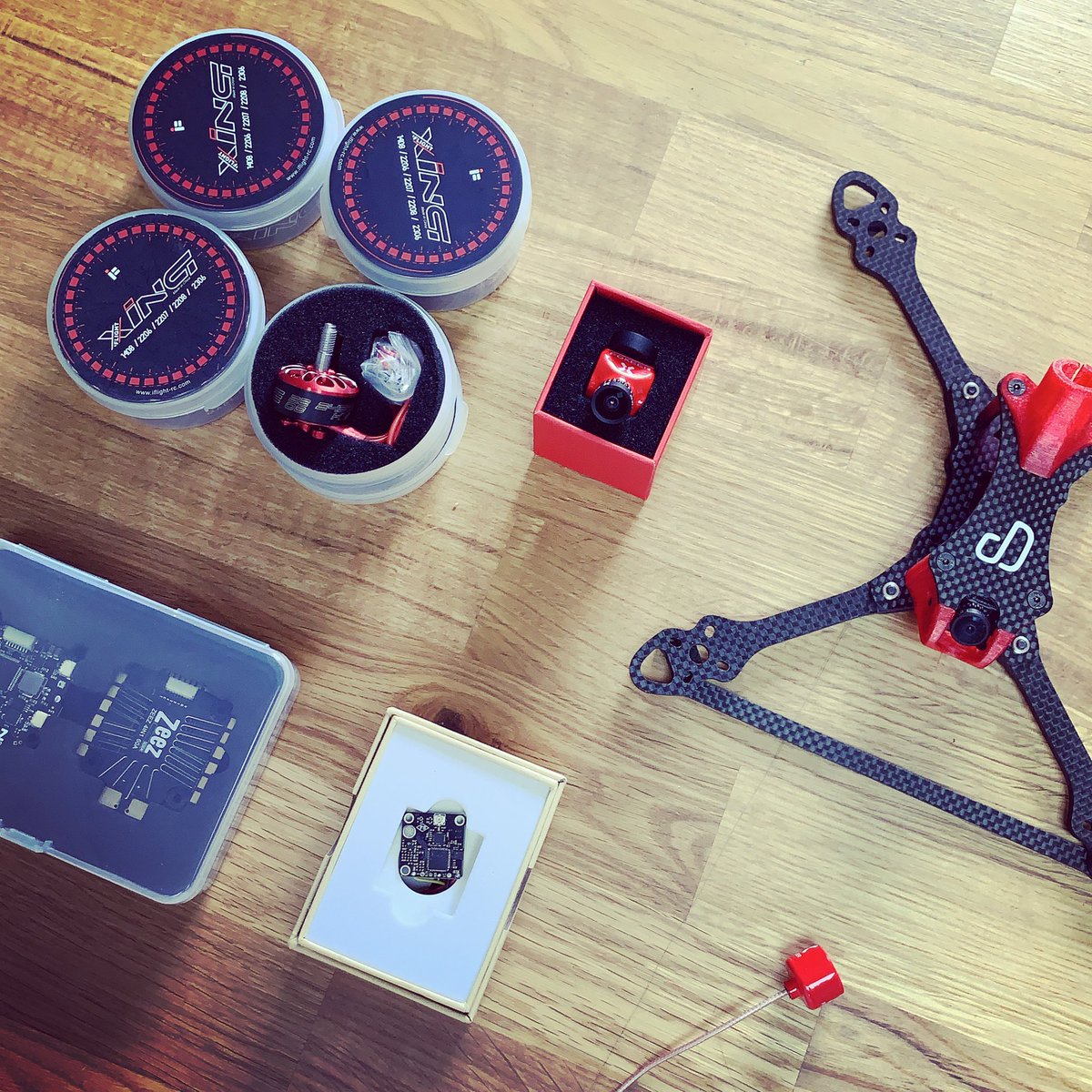 deDronesFPV's tweet photo. Al final se lo llevó David, el profe de Fusion360 de @Impresion3dPro 
¡¡¡FELICIDADES CRACK!!!! 🤩 https://t.co/p0727Vm70l