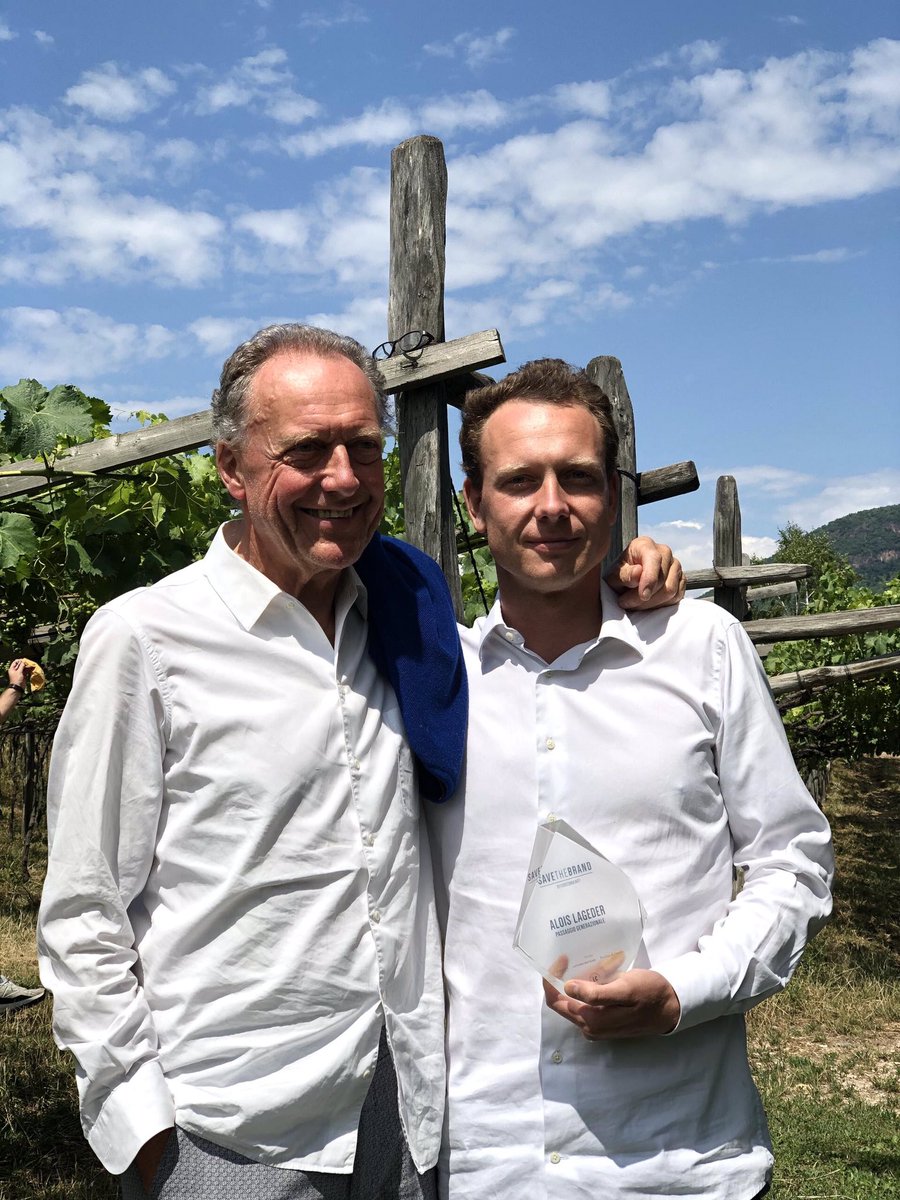 WineNewsIt's tweet photo. La griffe #AltoAdige #AloisLageder tra i migliori a “#Savethebrand2020”, l’evento (creato da @food_comm) che premia le #eccellenze #MadeinItaly nel #food &amp; #beverage. La #cantina #Lageder si è aggiudicata il riconoscimento “#passaggiogenerazionale” https://t.co/vplFoV9NDP