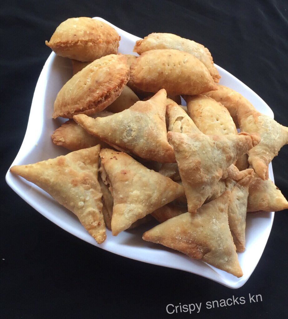 crispy_kn's tweet photo. Hlo Twitter 👋let me bless you up with this meaty meatpie and samosas 😋
this mrng😌

It can be yours ooo all you need to do is give us a call and we are available always to serve you the best😉

We are also available to cater for your events.
Location:kano 
Contact:07040486210 https://t.co/BPfLfu2tRr