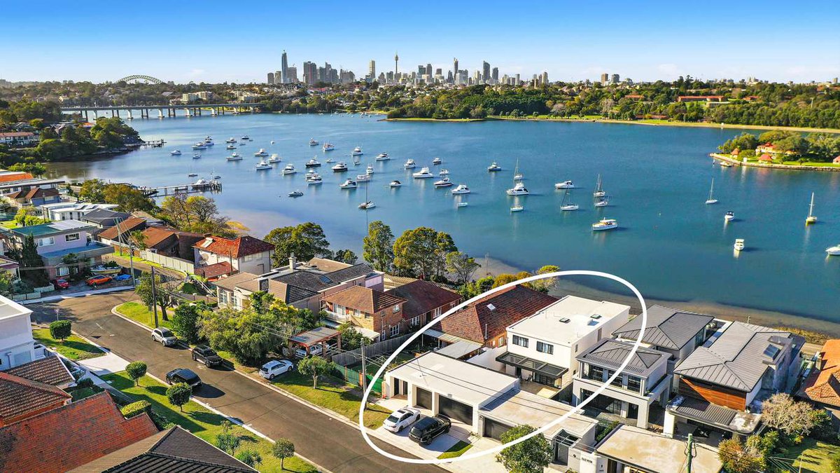 LuxuryListAU's tweet photo. Four levels of designer family living overlooking Iron Cove and Rodd Island to the city Skyline. For sale by Chris Wilkins and Oliver Lavers of @RWDrummoyne

#LuxuryList #LuxuryListWeekend #LLweekend #Luxuryrealestate #RayWhite #Drummoyne

https://t.co/6Si4MPDeM6 https://t.co/JZj2zFekCU