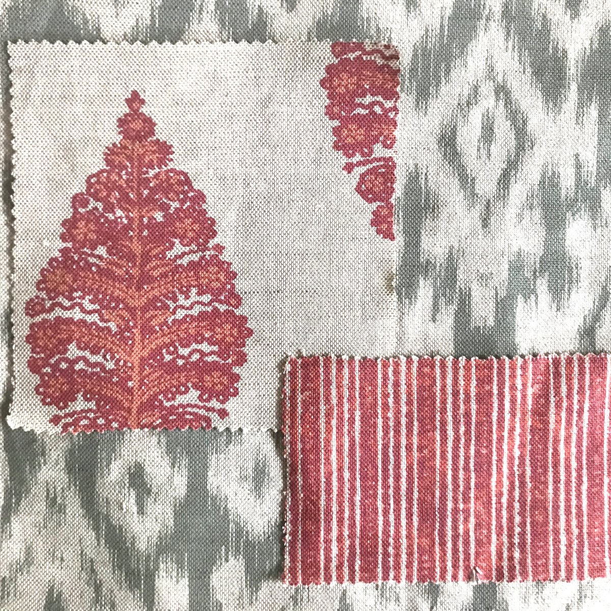 Because it is Fabric Friday...AGAIN! Is it just me, or do the weeks just fly as if they were days...
A little Grey-ish - Red-ish scheme for a calm but full of character room. 
#fabricfriday #mycountryhome #bedroomideas #livingroomscheme #colourstogether #fabric