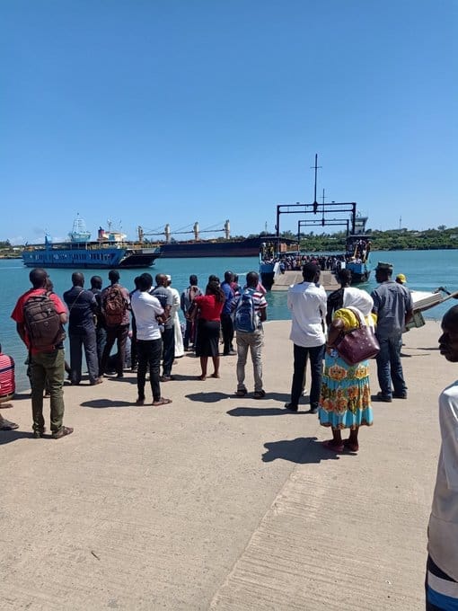 FloneInitiative's tweet photo. Female users of the Likoni Ferry Services continue to experience rampant sexual harassment while onboard a ferry or when at the passengers waiting area.  #UsalamaWaUma #TransportTalk #SafetyFirst #publictransport https://t.co/vqEaOQk3ss