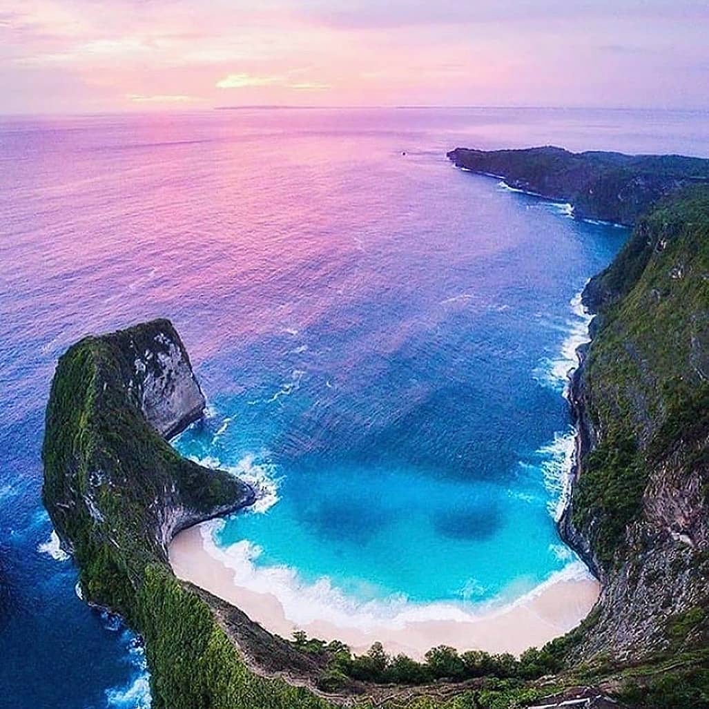 Nusa Penida is an island southeast of Indonesia's island Bali.

#penida #nusapenida #bali #nusapenidaisland #penidaisland #explorebali #tournusapenida #lembongan #tripnusapenida #baliindonesia #nusapenidatrip #baliisland #nusapenidatour #travelnusapenida #nusalembongan #indonesia