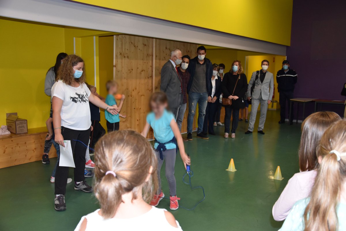Prefet88's tweet photo. [PROTECTION ET SÉCURITÉ DES CONSOMMATEURS : OIV 2020]
Centre ODCVL du Pont du Metty à La Bresse  : présentation par P. ORY @Prefet88 de l’Opération Interministérielle Vacances (OIV) 2020
📌Plus d'infos ➡️➡️➡️ https://t.co/UoAcR1k520 https://t.co/a7UZ1S2UI5