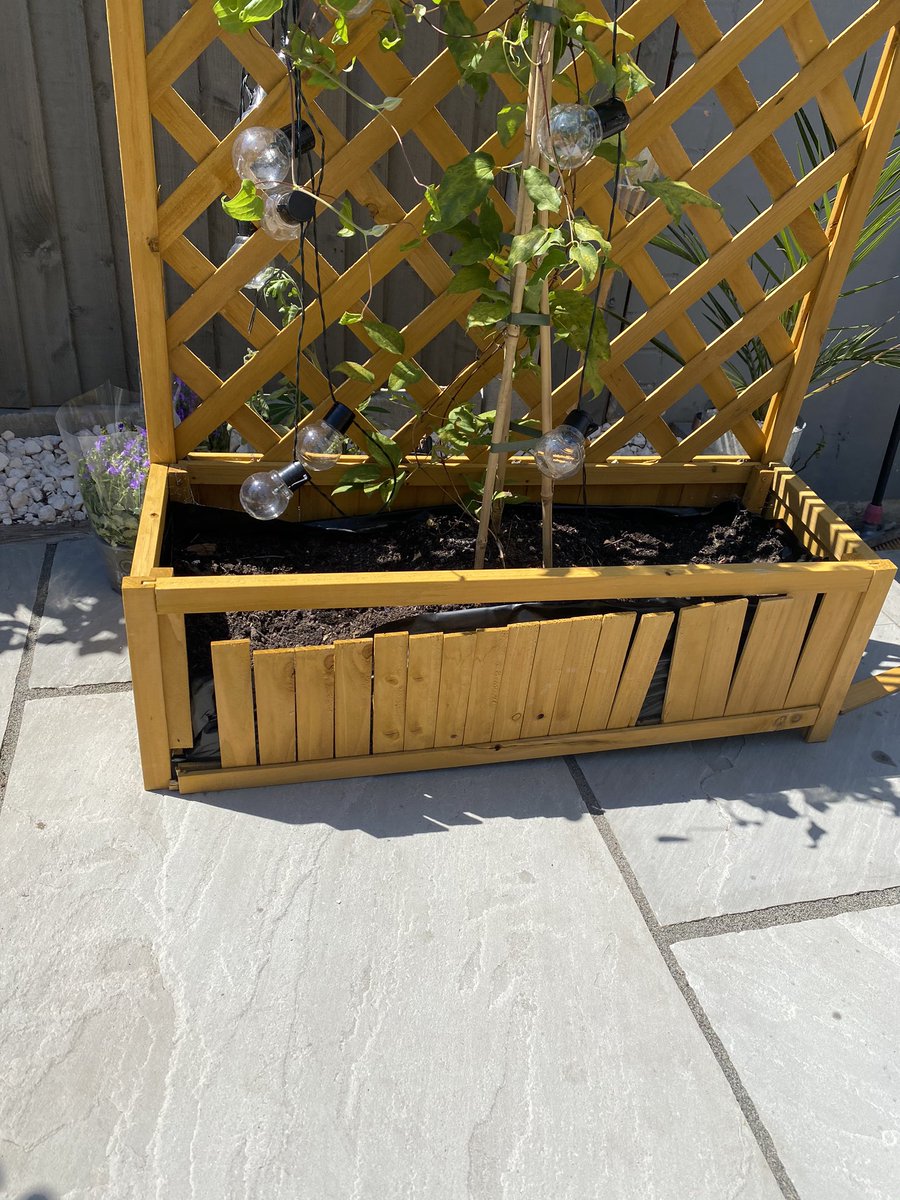 reatondesign's tweet photo. @Argos_Online we recently purchased a planter only for it to completely fall apart a couple of weeks later... lesson learned.... don’t buy garden items from Argos. What’s your policy for faulty/damaged items? https://t.co/JhQ7CPPifE